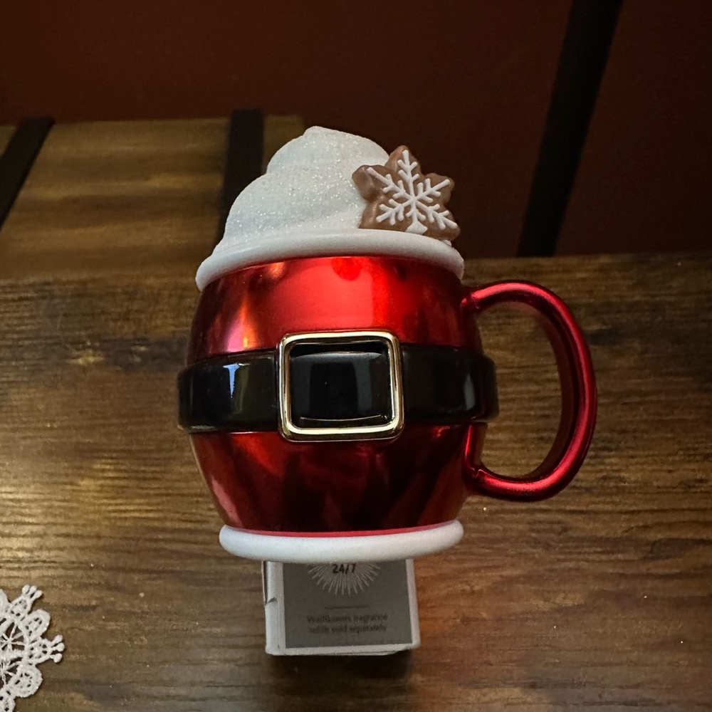 Bath and Body Works Holiday Red Santa Belt Mug Wallflower Plug